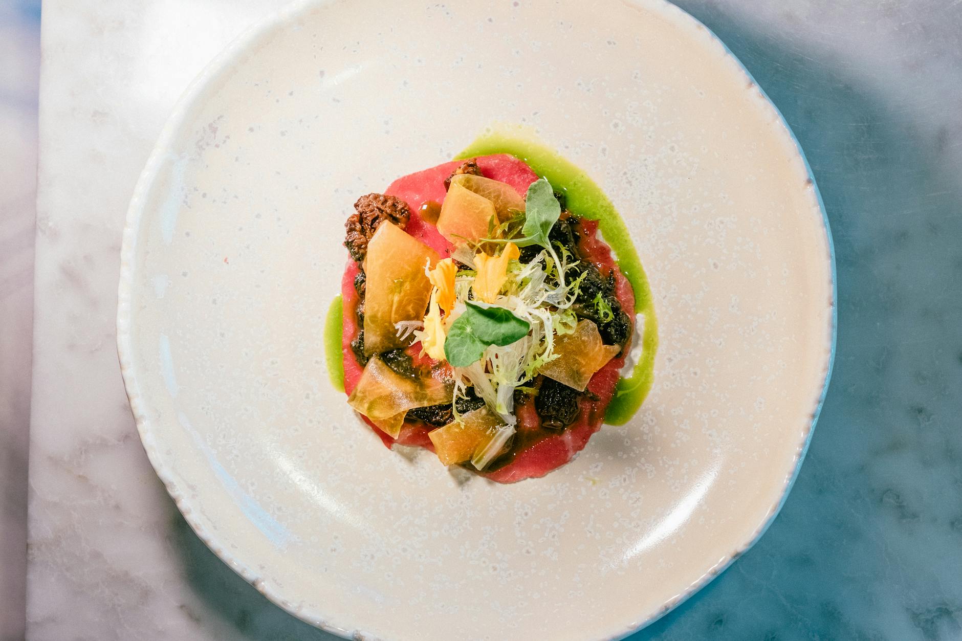 Luxusbad mit Marmor und Messing